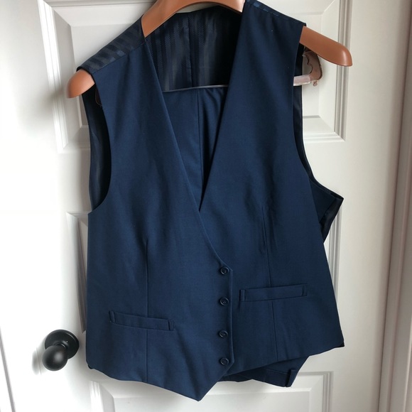 Italian Vested Suit - Picture 6 of 8